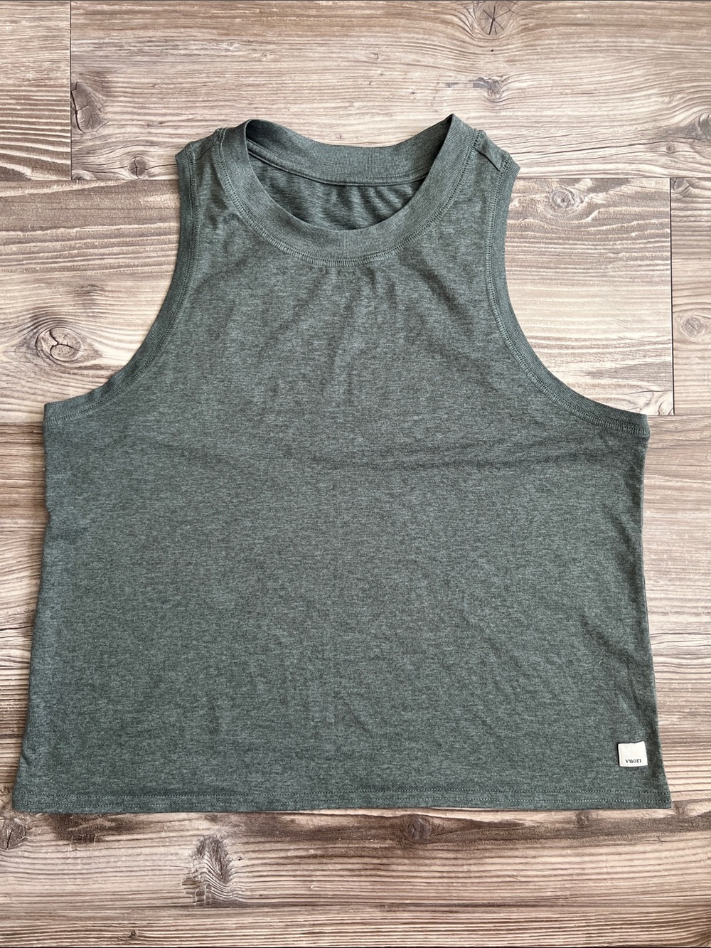 Vuori Energy Crop Tank Top Women's Size Small Heathered Grey Green